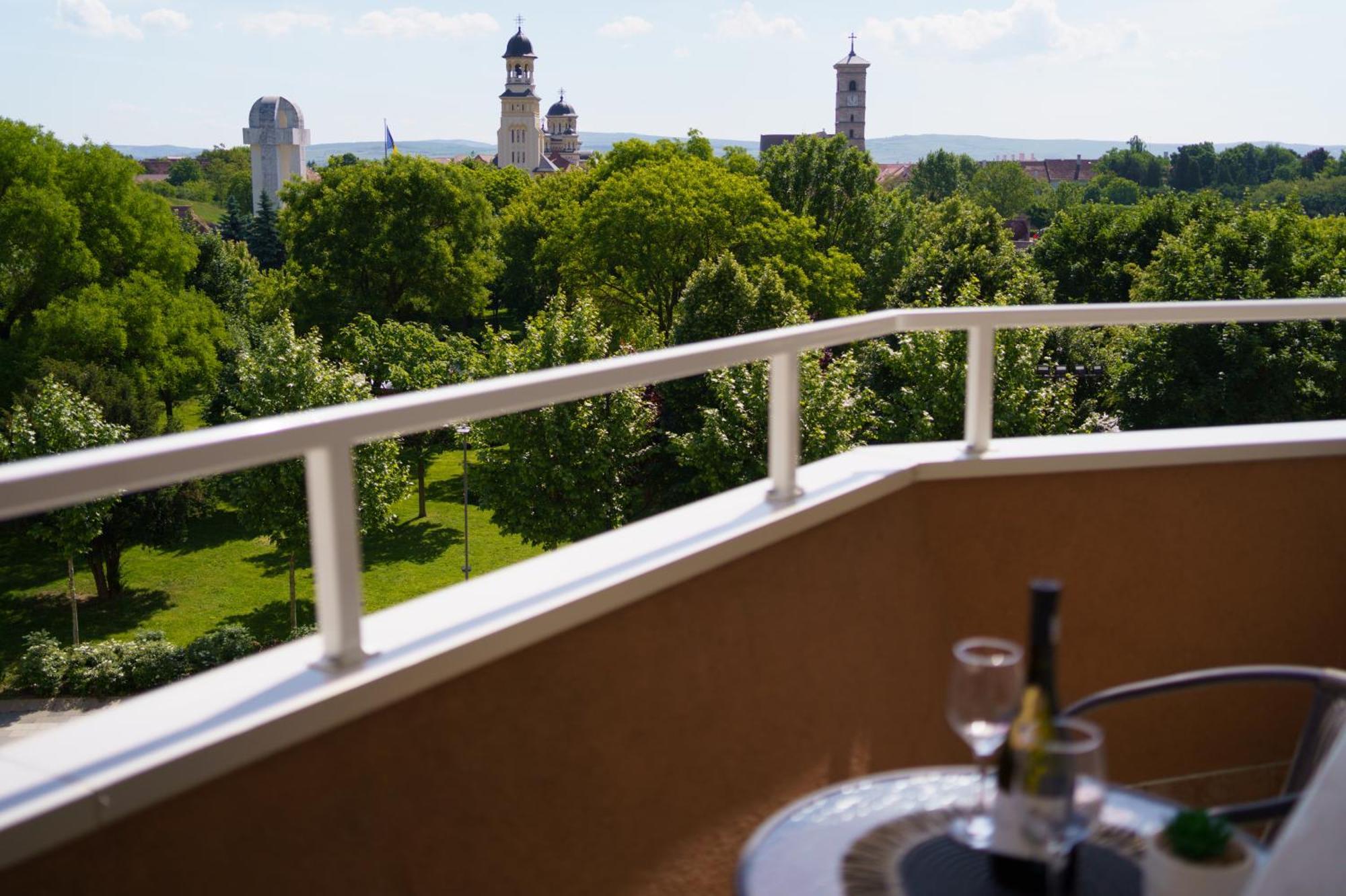 Pasiro Aparthotel Alba Iulia Bagian luar foto