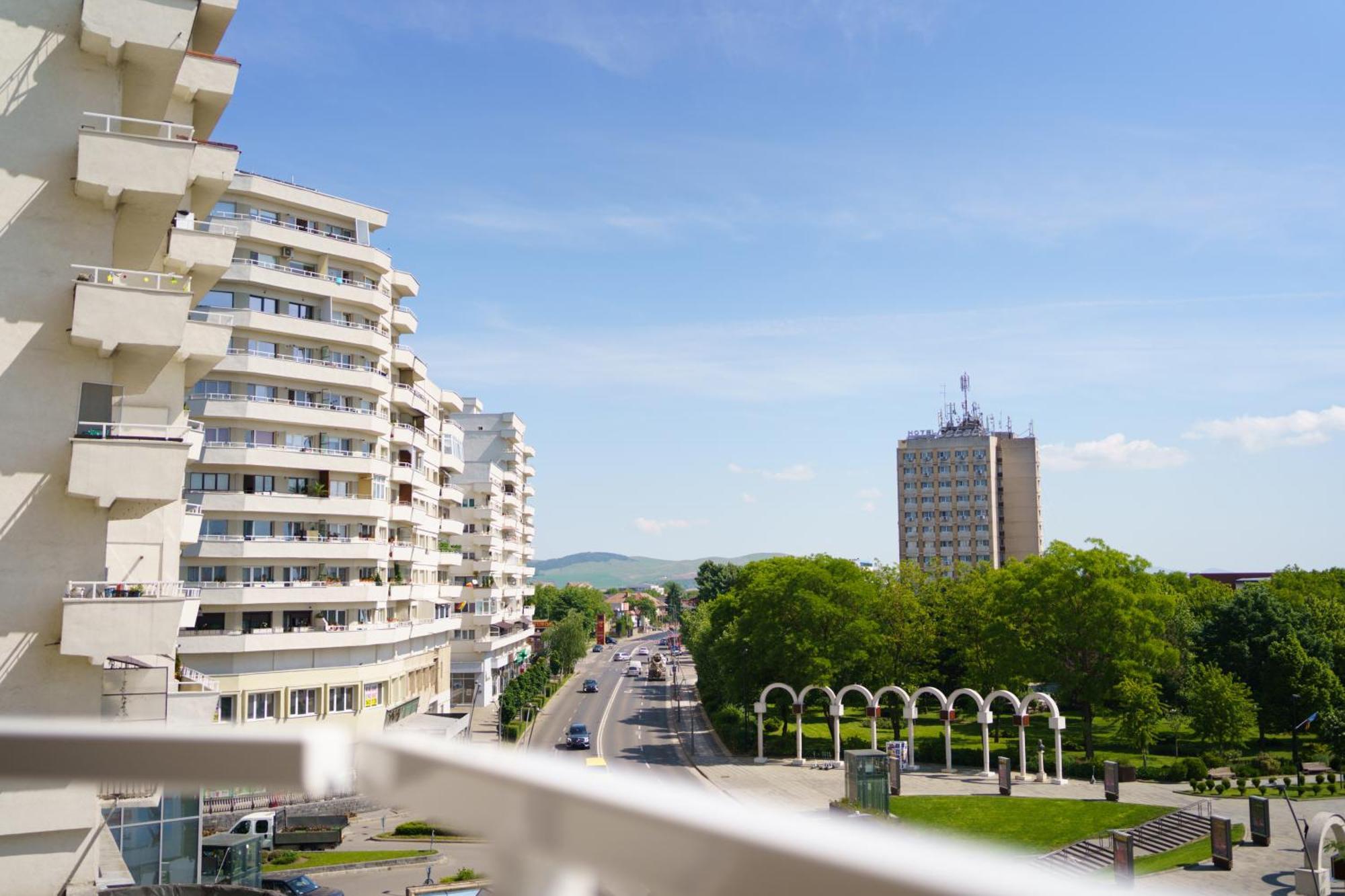 Pasiro Aparthotel Alba Iulia Bagian luar foto